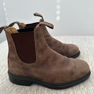 #585 Blundstone WOMEN'S CLASSICS
CHELSEA BOOTS - RUSTIC BROWN size 7